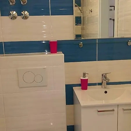Topic Hill Apartment Split